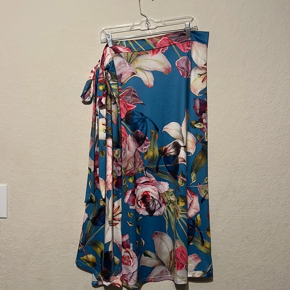 U. Dear faux wrap tropical skirt size 3X - Picture 4 of 5